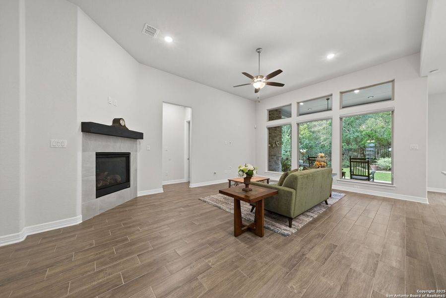 Furnished interior view inside a new home in Cibolo Crossing, Universal City (Image 11).