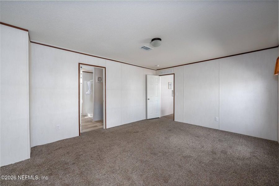 Spacious, unfurnished interior of a new home in , Lawtey (Image 9).