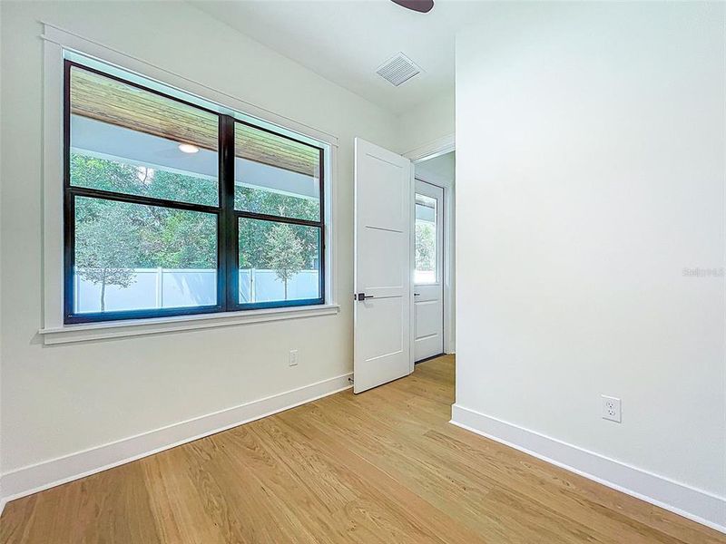 Spacious, unfurnished interior of a new home in , Tampa (Image 64).