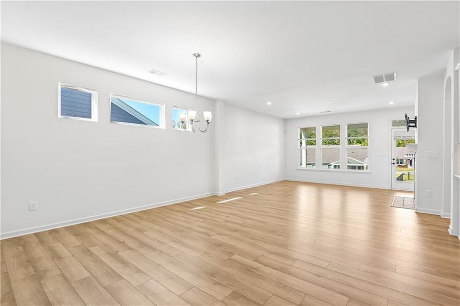 Spacious, unfurnished interior of a new home in Poplar Place, Dallas (Image 27).