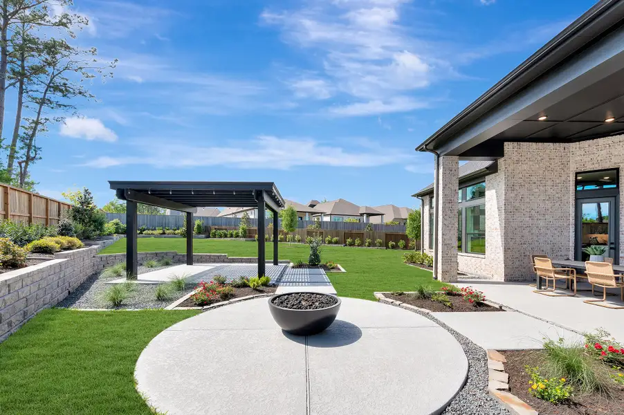 Representative exterior details of a home built from the The Mendoza by David Weekley Homes in The Woodlands Hills - Premier Collection, Willis (Image 3).