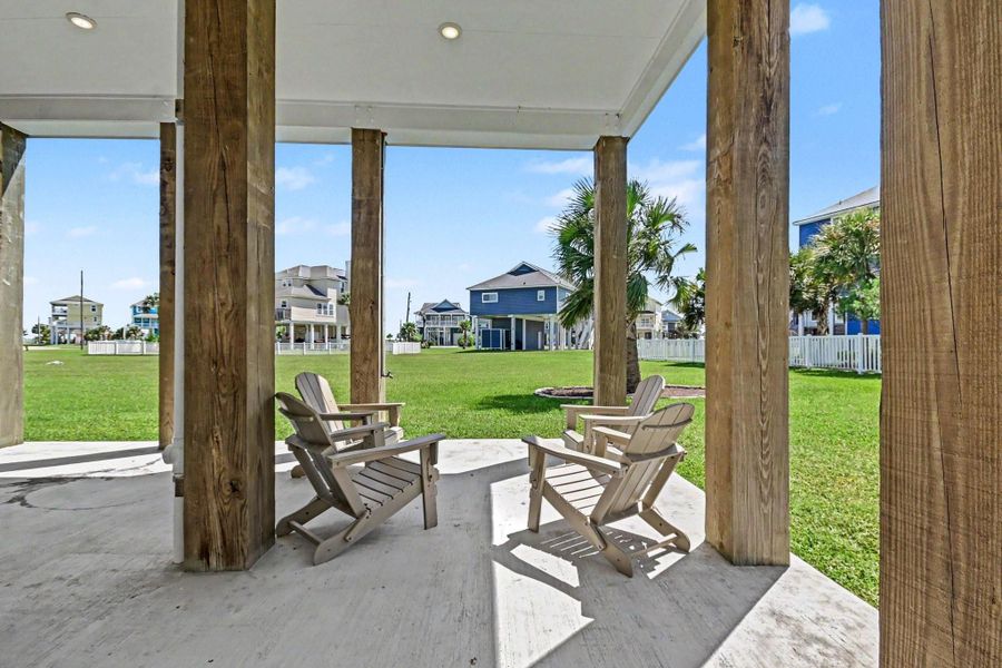 Exterior details and patio area of a home in , Galveston (Image 21).