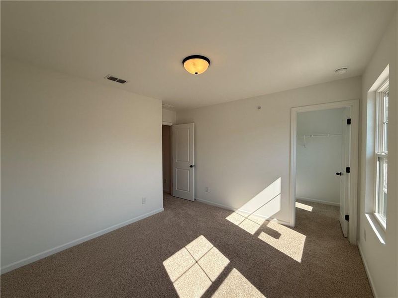 Spacious, unfurnished interior of a new home in Laurelwood, Douglasville (Image 31).