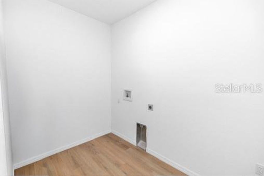 Spacious, unfurnished interior of a new home in , Deltona (Image 21).