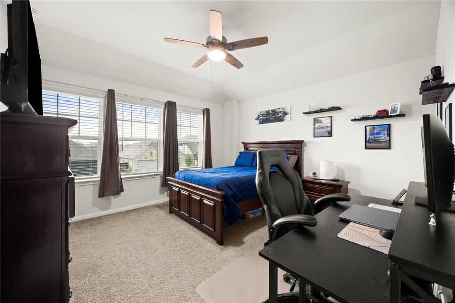 Natural light creates a bright and welcoming atmosphere. Perfect for family members, guests, or a home workspace. Natural light creates a bright and welcoming atmosphere. Perfect for family members, guests, or a home workspace.