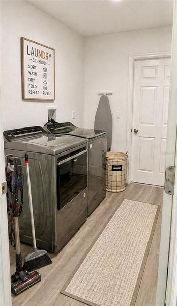 Furnished interior view inside a new home in , Ocklawaha (Image 10).