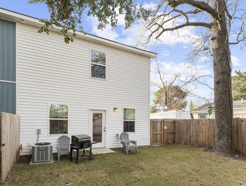 Exterior details and patio area of a home in , Hanahan (Image 3).