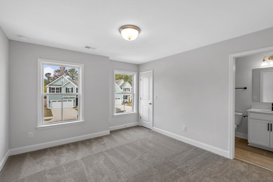 Spacious, unfurnished interior of a new home in Wildcat Chase, Summerville (Image 24).