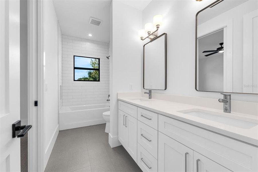 Furnished interior view inside a new home in , Orlando (Image 46).