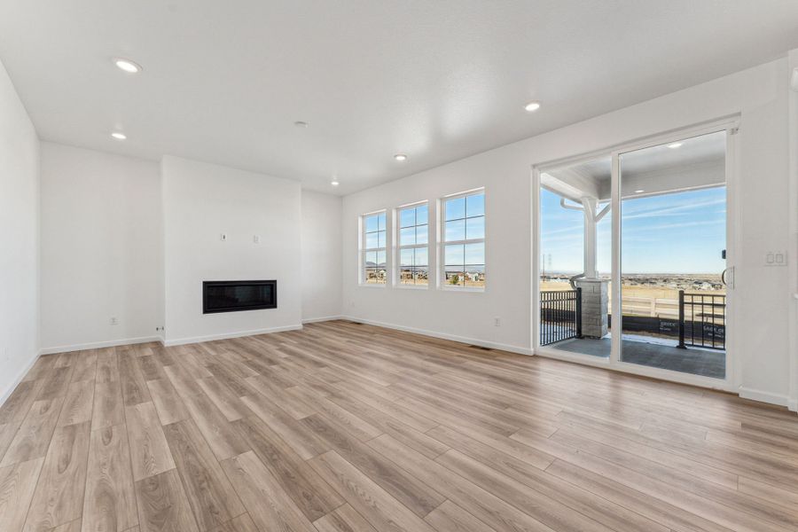 Spacious, unfurnished interior of a new home in Sterling Ranch Ascent Village, Littleton (Image 19).