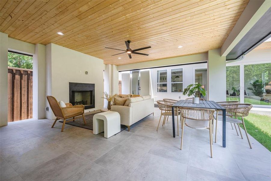 Furnished interior view inside a new home in , Dallas (Image 7).