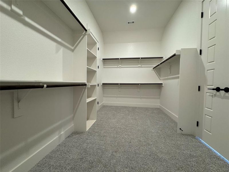 Spacious, unfurnished interior of a new home in Coyote Crossing, Godley (Image 9).