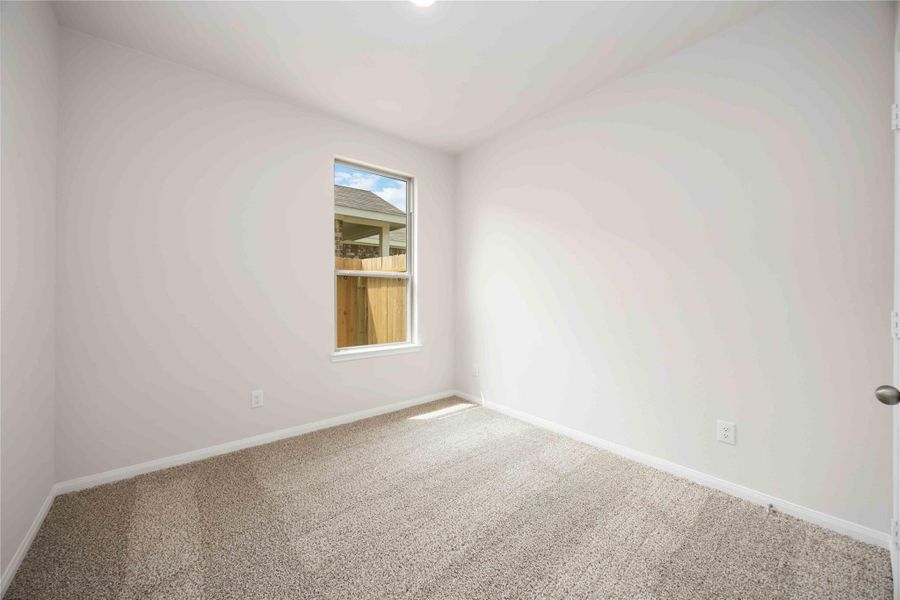 Spacious, unfurnished interior of a new home in Meadow Park, Conroe (Image 14).