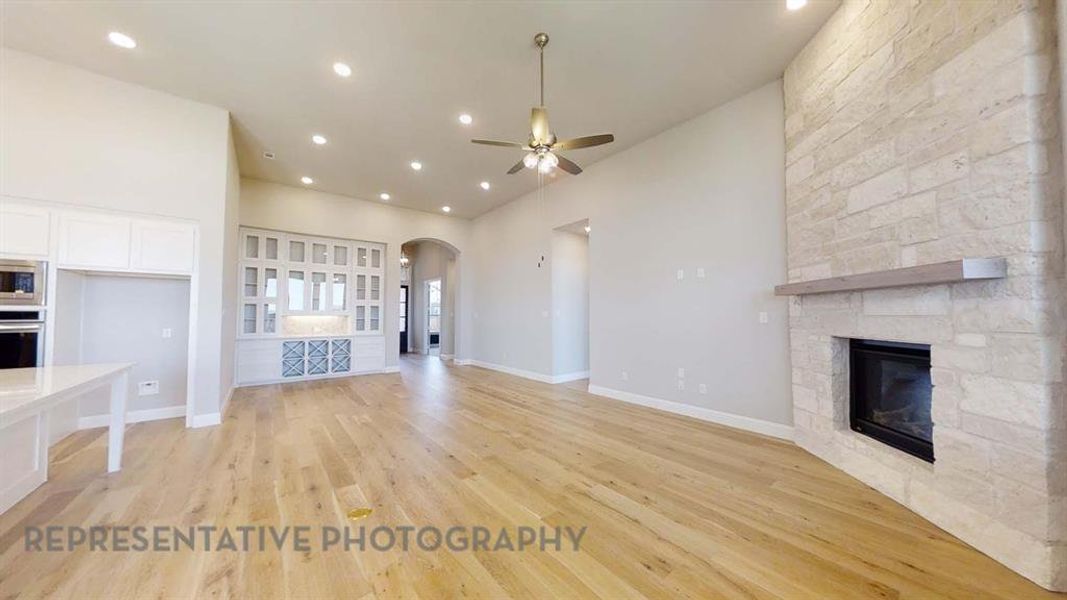 Spacious, unfurnished interior of a new home in Pecan Square, Northlake (Image 9).