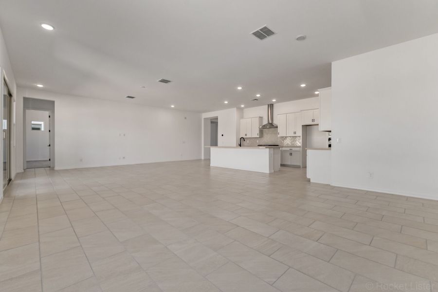 Spacious, unfurnished interior of a new home in Empire Pointe, Queen Creek (Image 8).