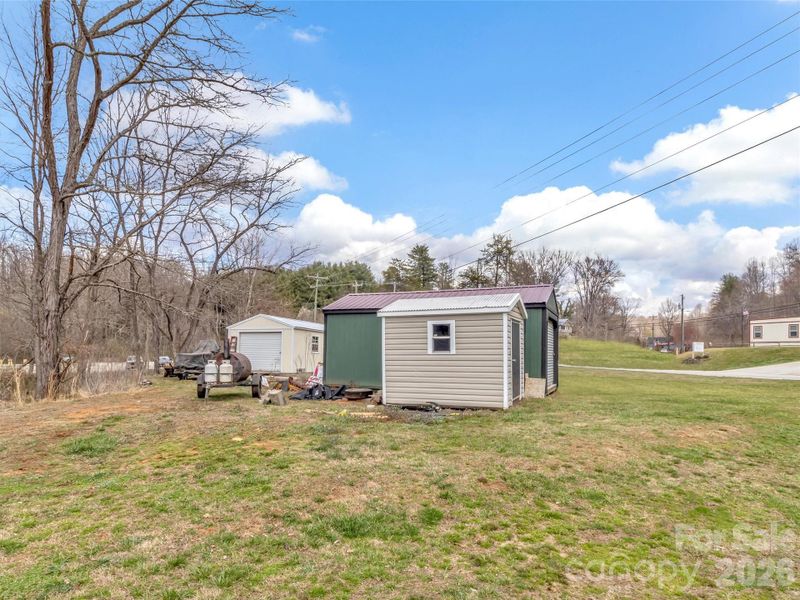 Exterior details and patio area of a home in , Sylva (Image 15).