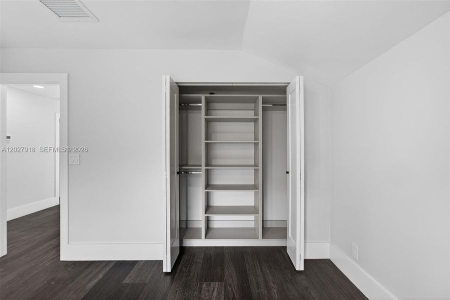 Spacious, unfurnished interior of a new home in , Palm Beach Gardens (Image 78).