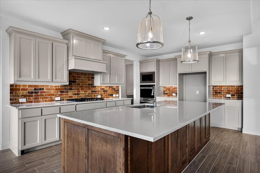 Doug Parr Homes | Kitchen with Gas Cooktop and Double Ovens