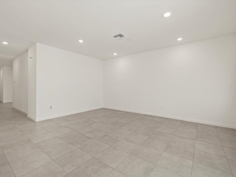 Spacious, unfurnished interior of a new home in San Tan Groves - Classic Series, San Tan Valley (Image 10).