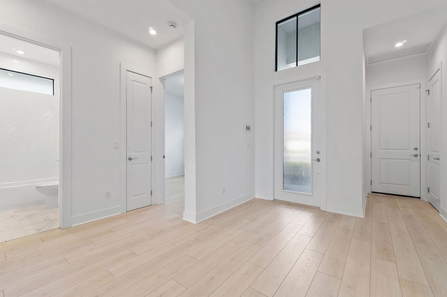 Spacious, unfurnished interior of a new home in Cove Royale, Stuart (Image 35).