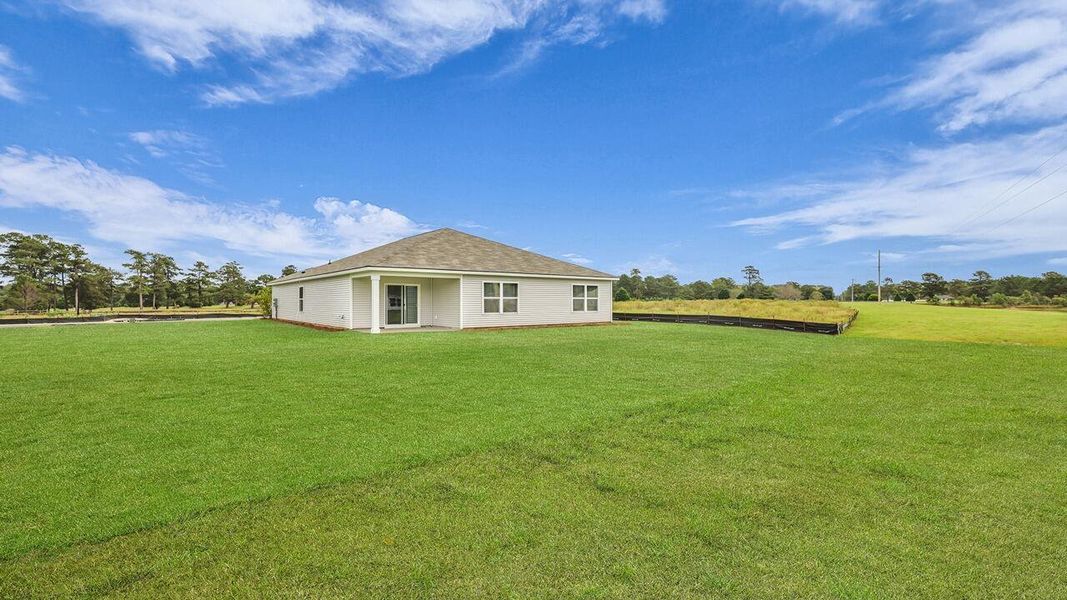 Exterior details and patio area of a home in Huggins Hill, Manning (Image 19).