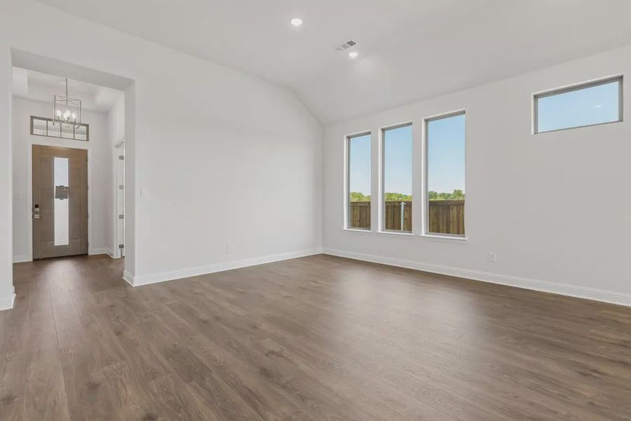Spacious, unfurnished interior of a new home in Talia, Mesquite (Image 18).
