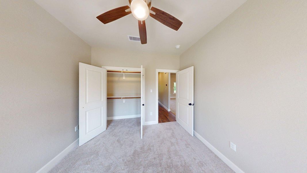 Spacious, unfurnished interior of a new home in , Lake Jackson (Image 29).