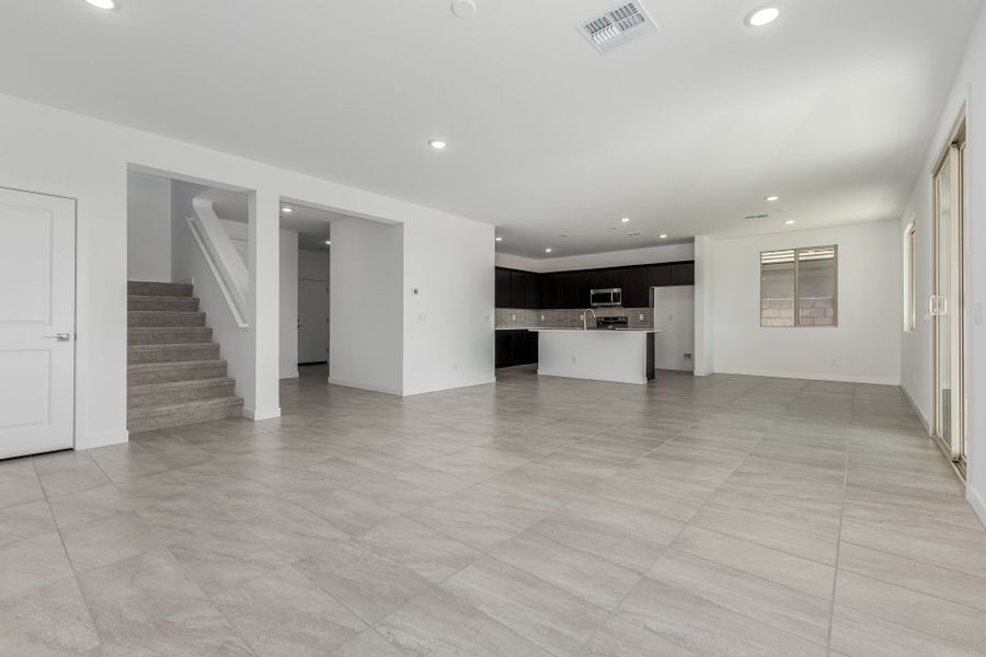 Spacious, unfurnished interior of a new home in Bentridge, Buckeye (Image 7).