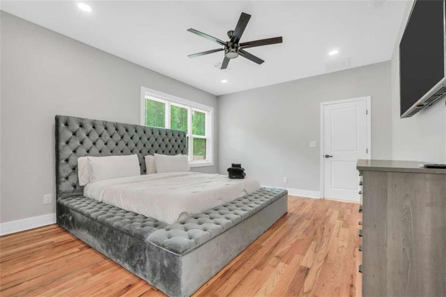 Furnished interior view inside a new home in , Atlanta (Image 59).