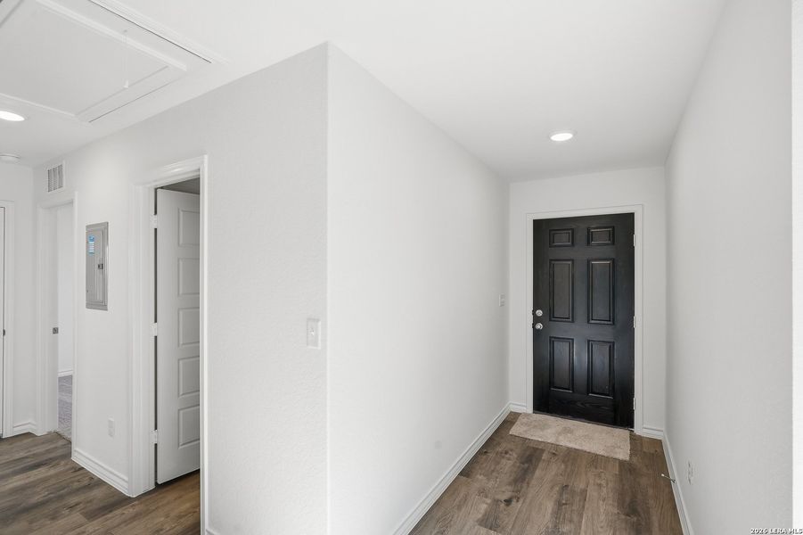 Spacious, unfurnished interior of a new home in Vista Real, Converse (Image 38).