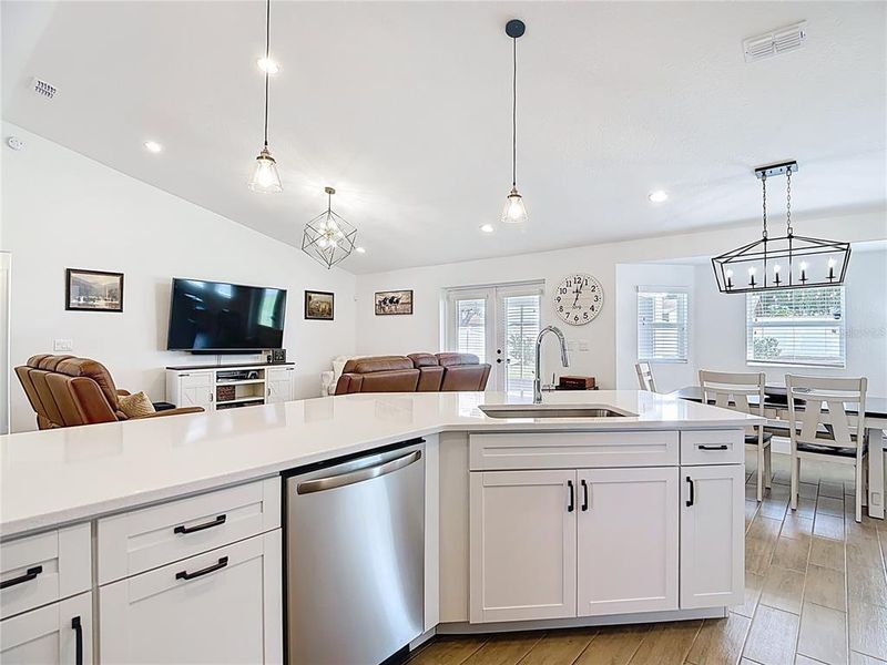 Furnished interior view inside a new home in , Bartow (Image 37).