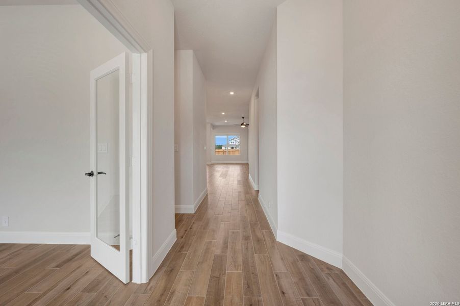 Spacious, unfurnished interior of a new home in Davis Ranch 50', San Antonio (Image 37).