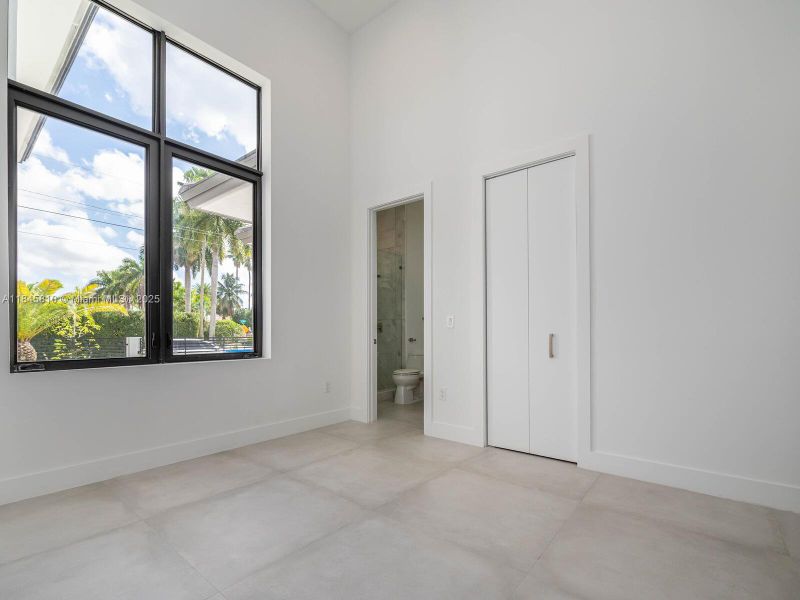 Spacious, unfurnished interior of a new home in , Miami (Image 46).