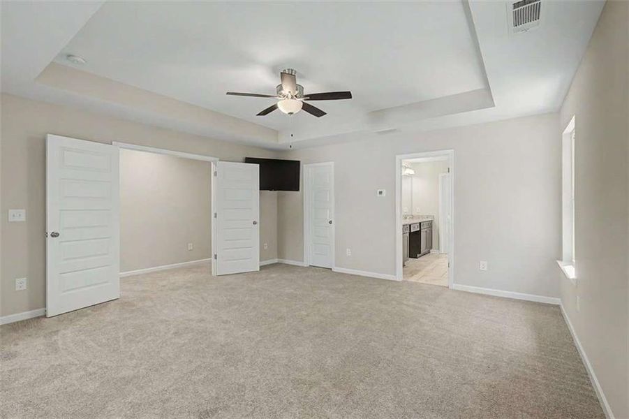 Spacious, unfurnished interior of a new home in Traditions at Cedarcrest, Dallas (Image 19).
