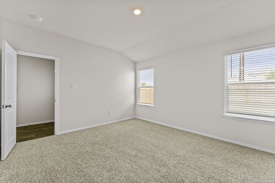 Spacious, unfurnished interior of a new home in Laurel Vistas, San Antonio (Image 13).