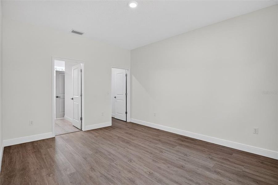 Spacious, unfurnished interior of a new home in , Citrus Springs (Image 18).