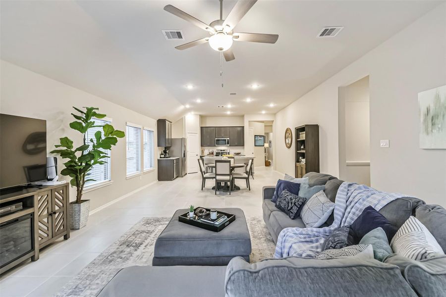 Furnished interior view inside a new home in Escondido 45', Magnolia (Image 18).