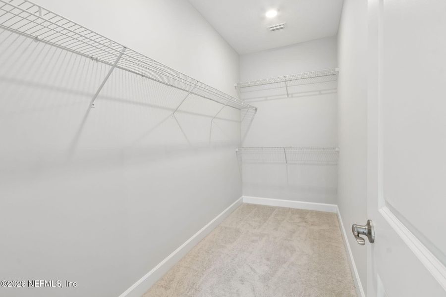 Spacious, unfurnished interior of a new home in Sandy Ridge, Yulee (Image 15).