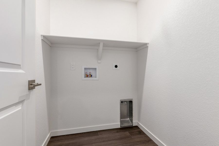 Spacious, unfurnished interior of a new home in The Commons at Victory Ridge, Colorado Springs (Image 24).