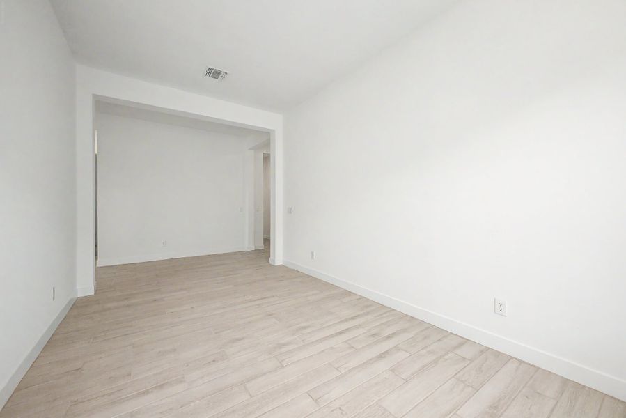 Spacious, unfurnished interior of a new home in Frontera, Surprise (Image 12).
