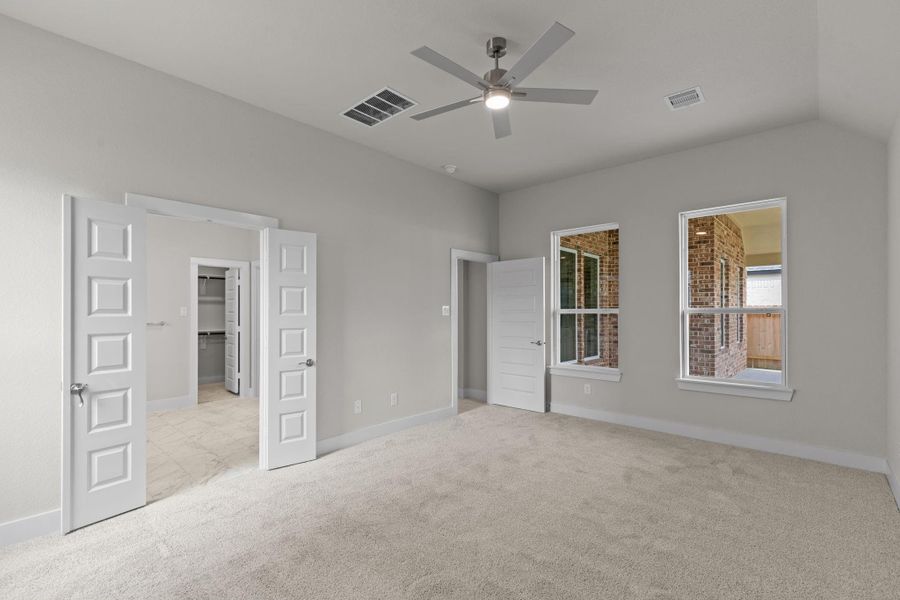 Spacious, unfurnished interior of a new home in Barton Creek Ranch, Conroe (Image 18). Spacious, unfurnished interior of a new home in Barton Creek Ranch, Conroe (Image 18).