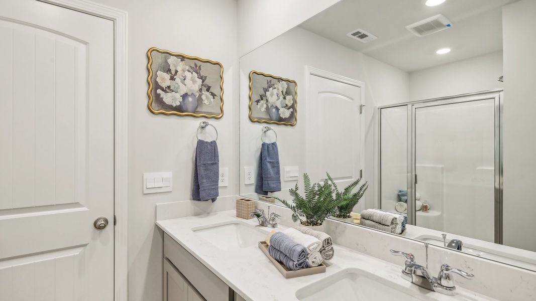 Representative furnished interior of a home built from the FRANKLIN by D.R. Horton in Campbell Place, Lebanon (Image 22).
