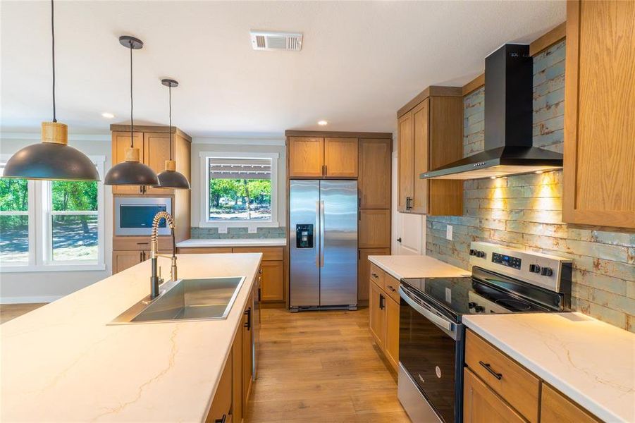 Furnished interior view inside a new home in , Gun Barrel City (Image 10).