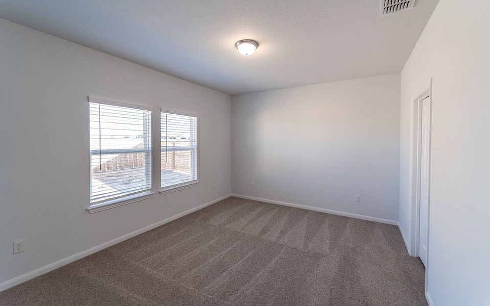 Spacious, unfurnished interior of a new home in Swenson Heights, Seguin (Image 11).