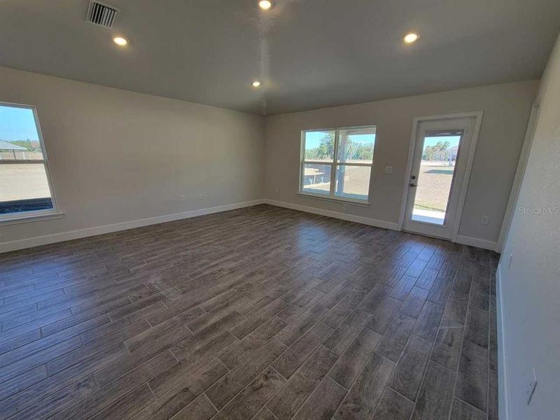 Spacious, unfurnished interior of a new home in Ocala Crossings South, Ocala (Image 13).