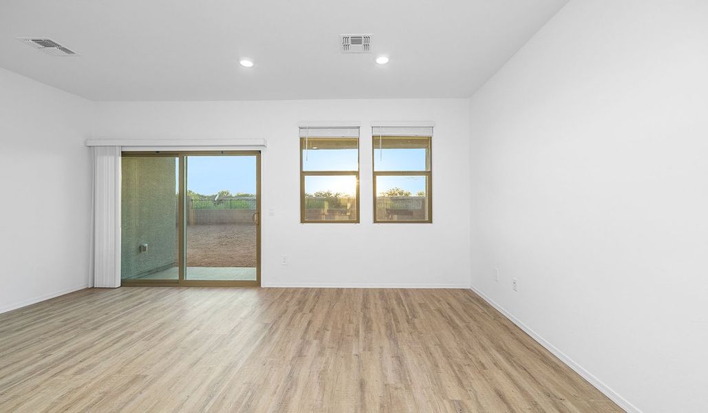 Spacious, unfurnished interior of a new home in Saguaro Bloom, Marana (Image 15).