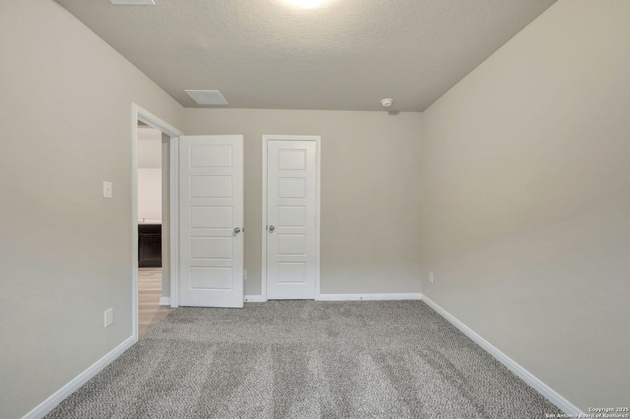 Spacious, unfurnished interior of a new home in Park Place, New Braunfels (Image 25).