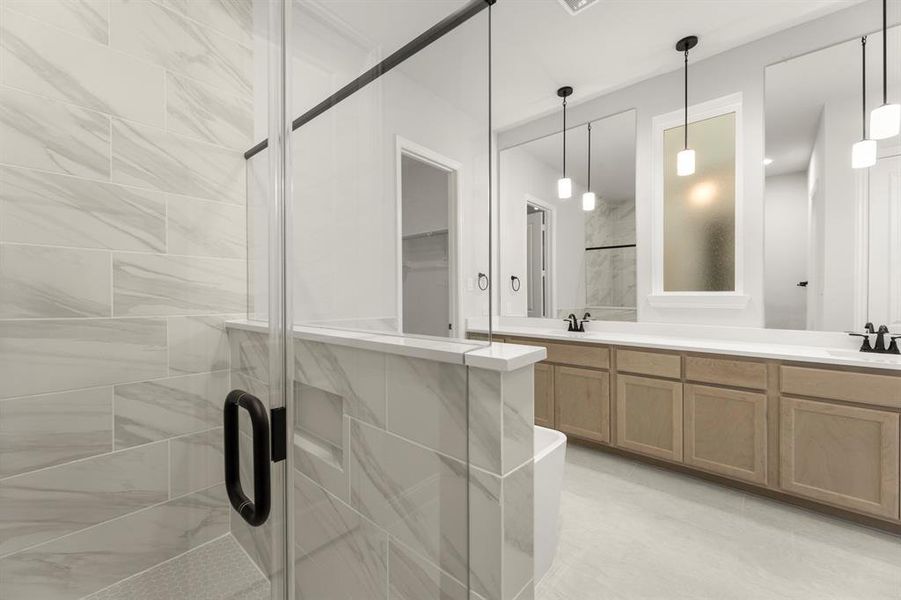 17. 2101 Clairmount - Bath (2)