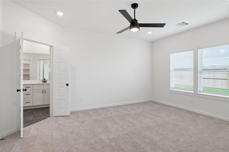 Spacious, unfurnished interior of a new home in Foxtail Palms, Manvel (Image 19).