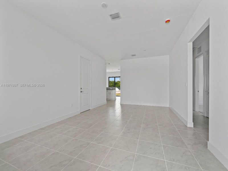Spacious, unfurnished interior of a new home in , Homestead (Image 11).